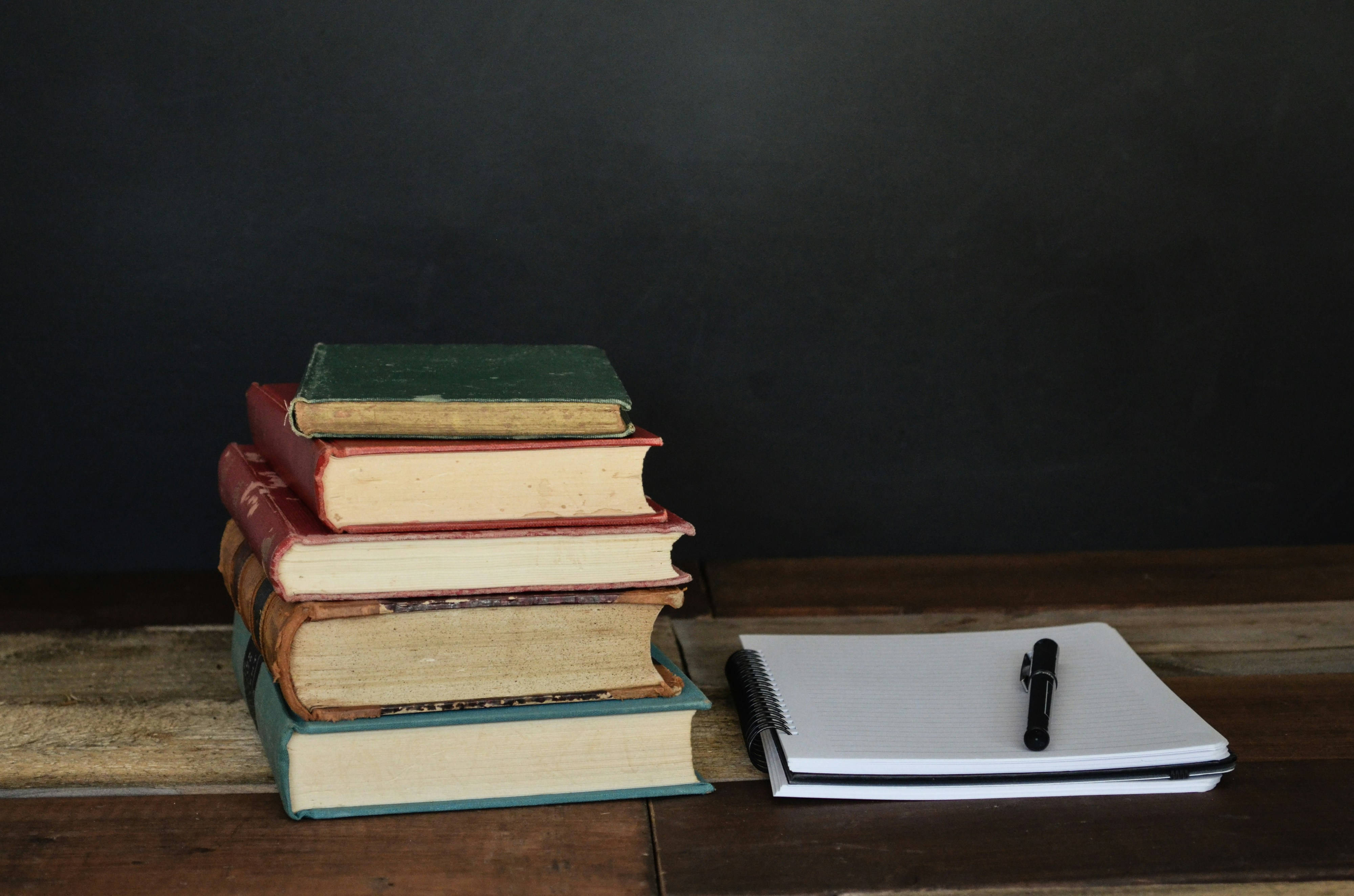 libri e quaderno.jpg